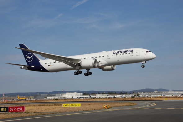 Un aereo Lufthansa in fase di atterraggio